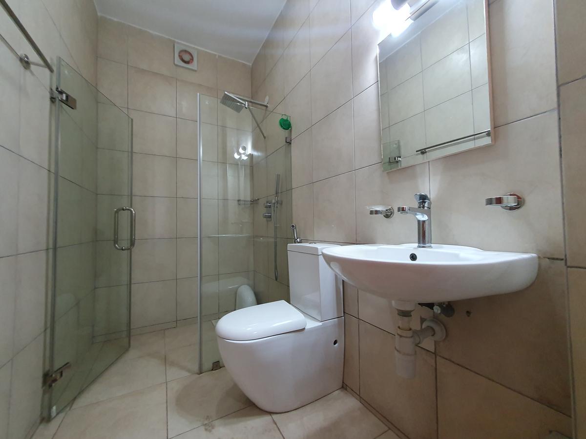 4 Bed Apartment with En Suite at 2Nd Parklands Avenue - 8