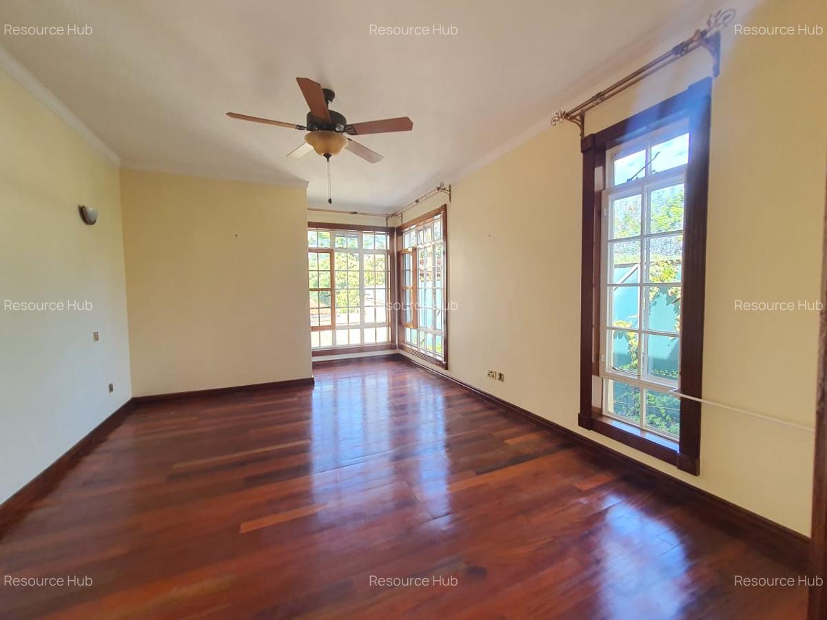 5 Bed House with En Suite at Kyuna - 12