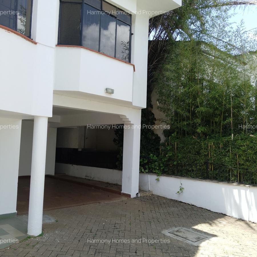 5 Bed Townhouse with En Suite at Riverside - 3
