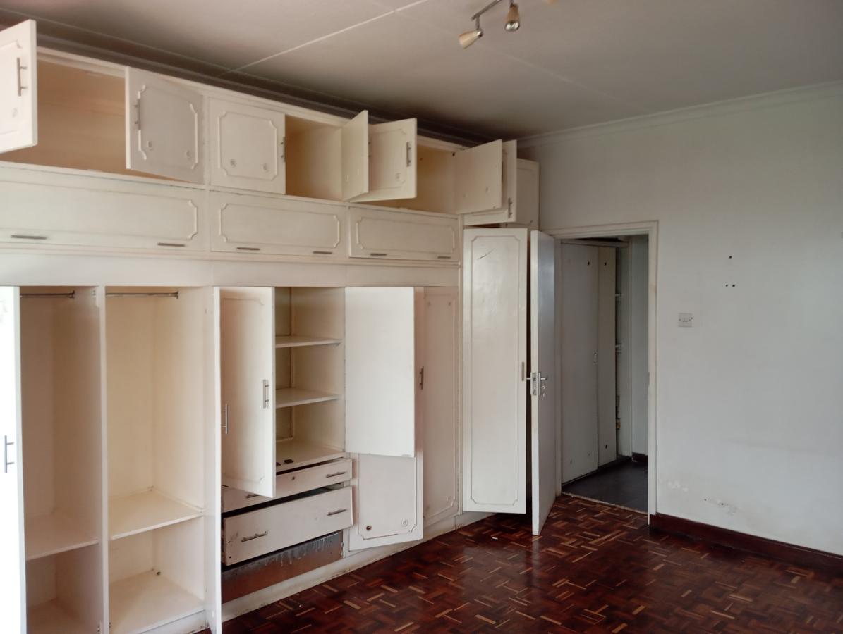 3 Bed House with En Suite at Limury Road - 9