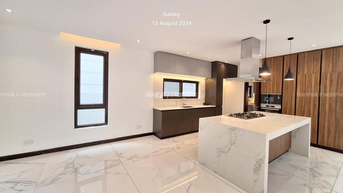 5 Bed Townhouse with En Suite at Peponi Road - 12