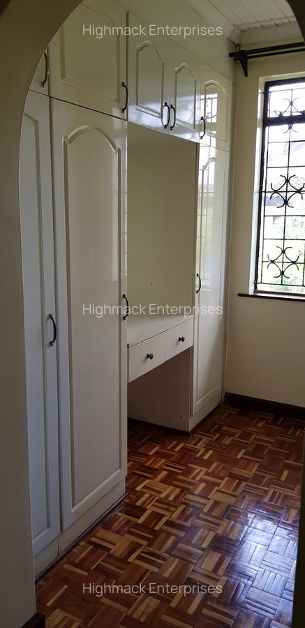 5 Bed House with En Suite at Garden Estate Road - 11