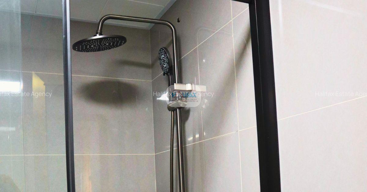 2 Bed Apartment with Gym in Riverside - 12