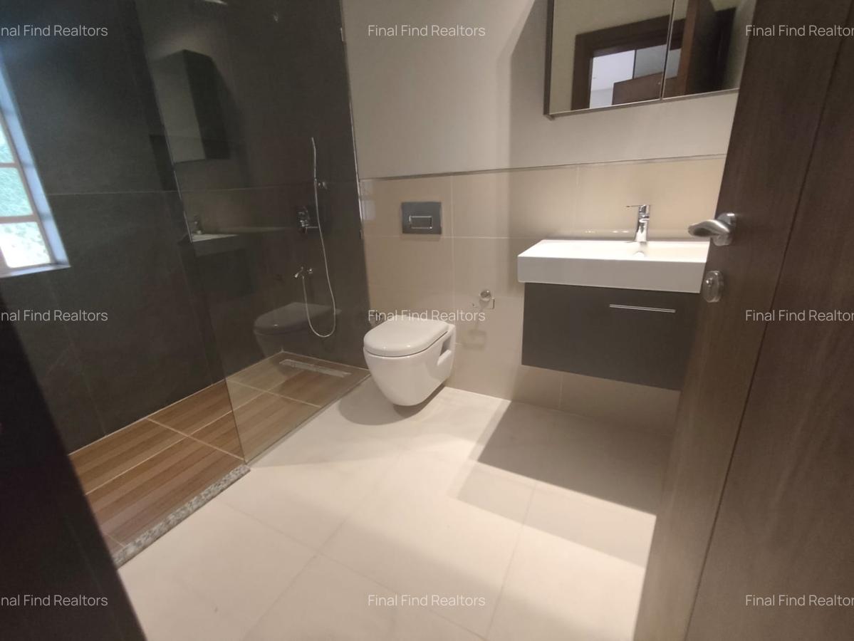 5 Bed House with En Suite in Runda - 17