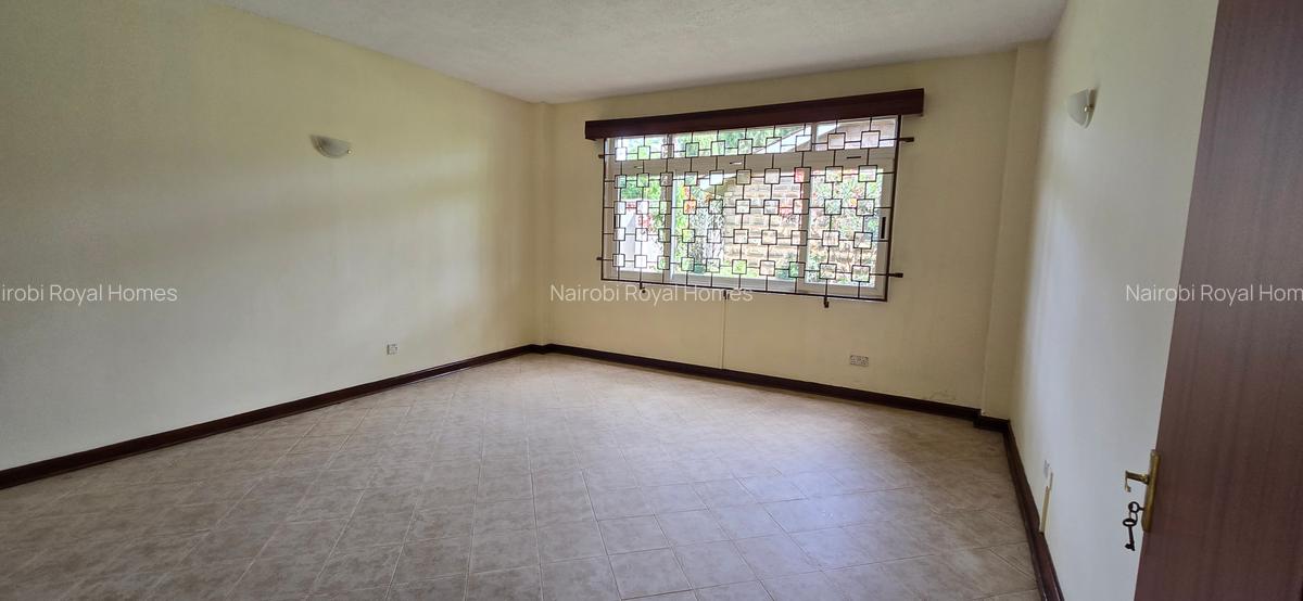 5 Bed Townhouse with En Suite at Lavington - 11