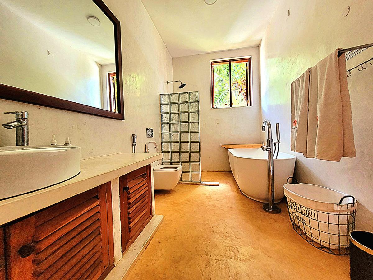 5 Bed Villa with En Suite in Diani - 8