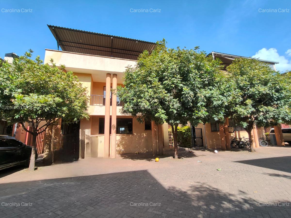 5 Bed Townhouse with En Suite at Brookside Drive - 1