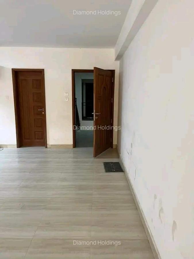 4 Bed Apartment with En Suite at Parklands - 9