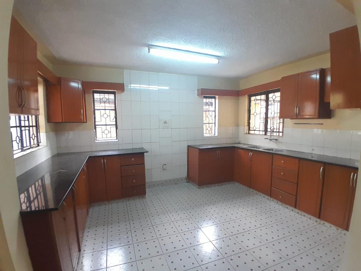 5 Bed House with En Suite at Kyuna - 3