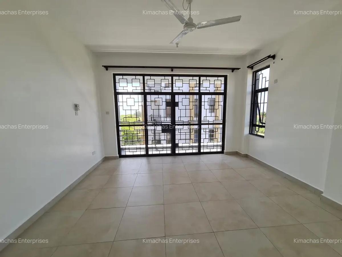 3 Bed Apartment with En Suite at Green Wood Drive - 6