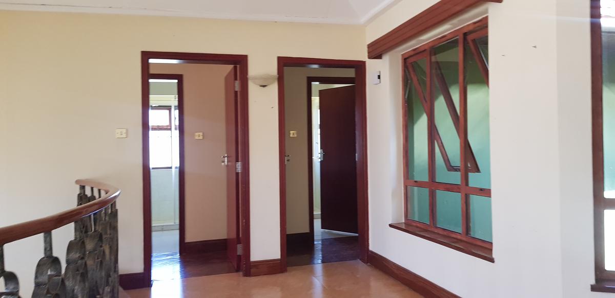 5 Bed House with En Suite at Mimosa Road - 13