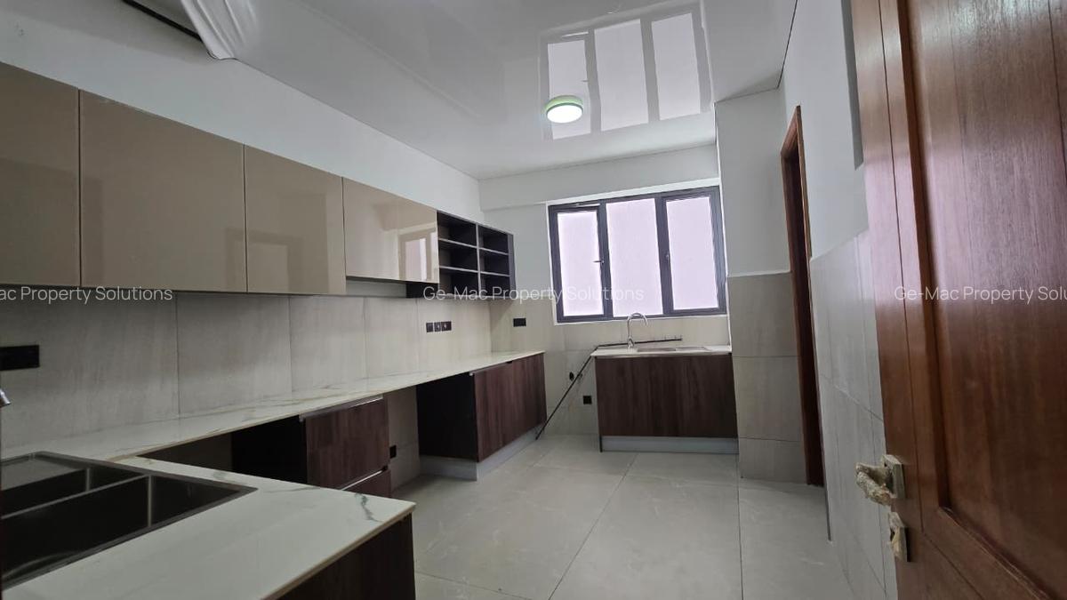 3 Bed Apartment with En Suite in Riverside - 2