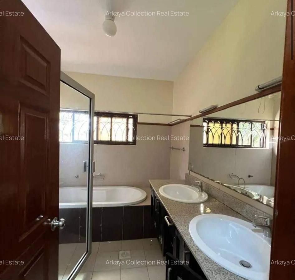 5 Bed Townhouse with En Suite in Lavington - 8