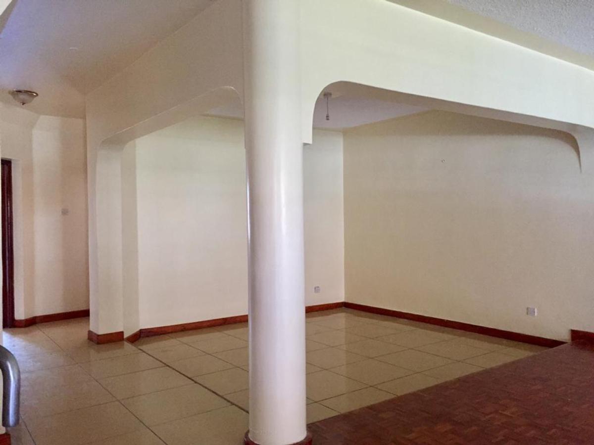 5 Bed House with En Suite in Lavington - 9