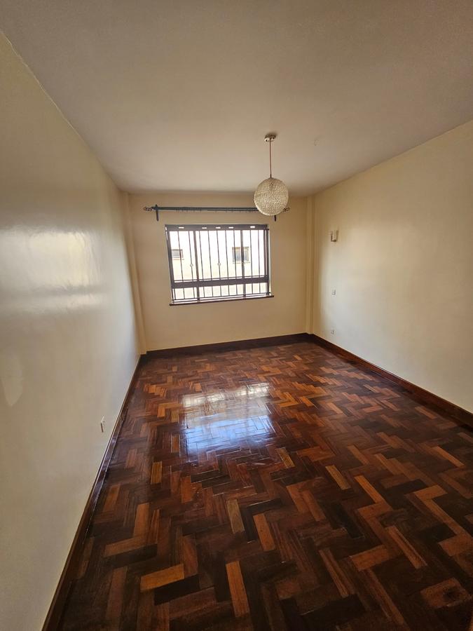 3 Bed Apartment with En Suite at Lavington - 12