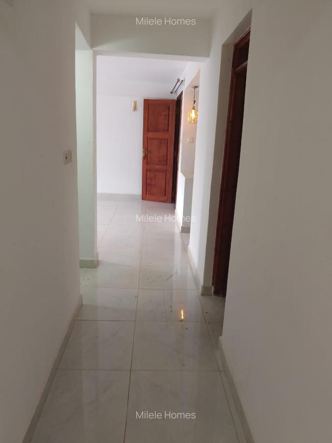 Serviced 2 Bed Apartment with En Suite in Garden Estate - 7