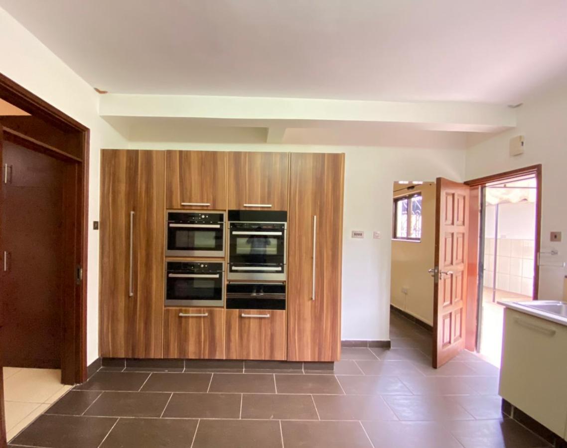 3 Bed Townhouse with En Suite at Mpaka Road - 3