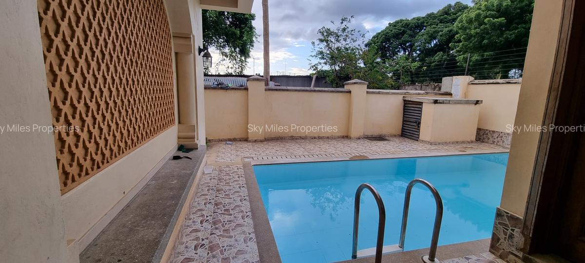 4 Bed Townhouse with En Suite at Kanamai - 3
