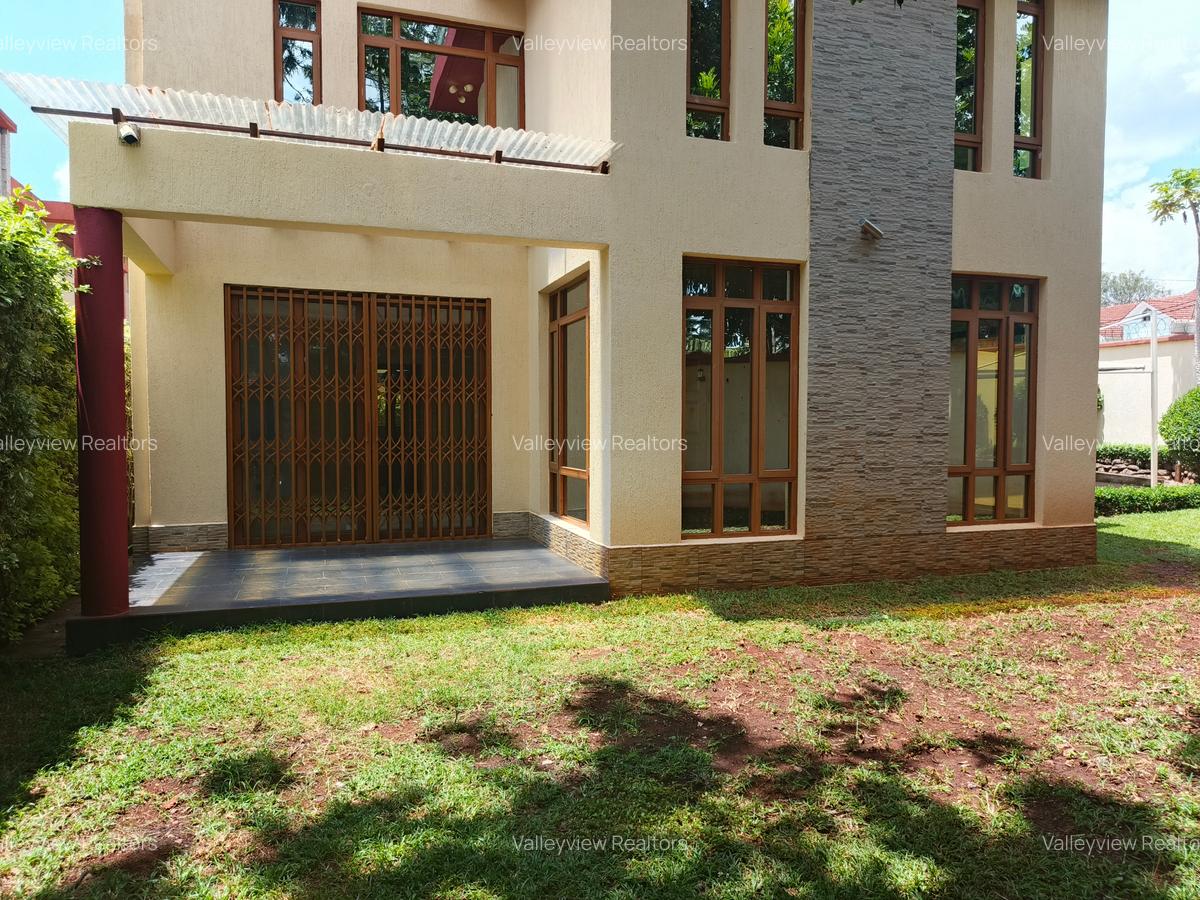 5 Bed Townhouse with En Suite at Lavington - 5