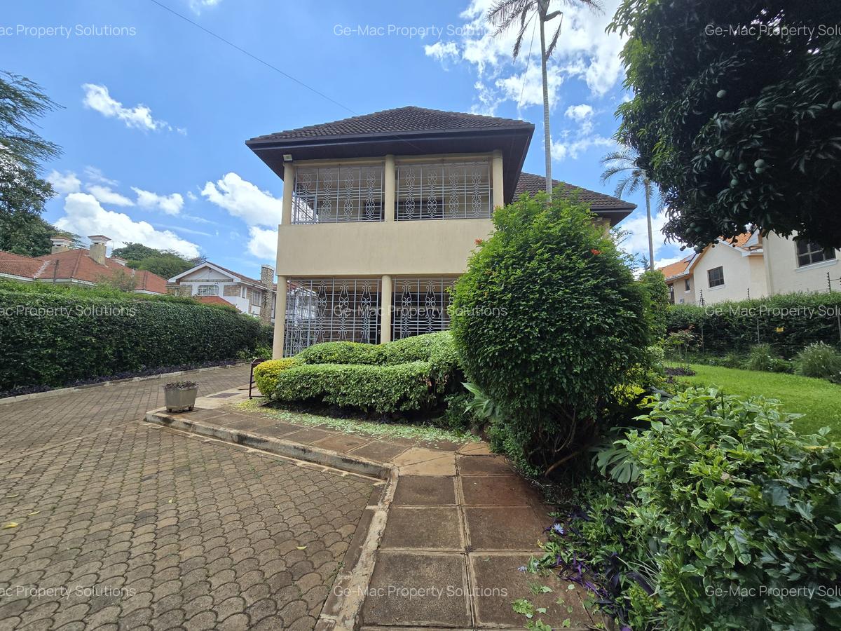 5 Bed House with En Suite in Runda - 2