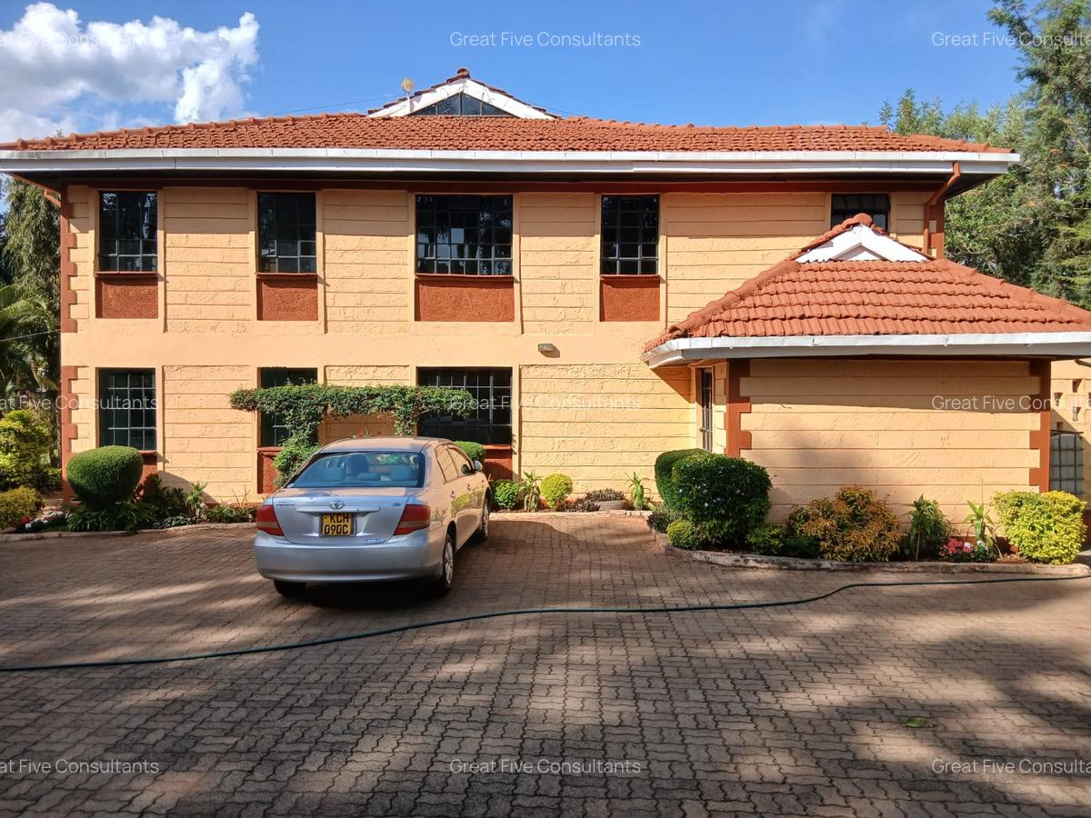 5 Bed Villa with En Suite in Nyari - 2