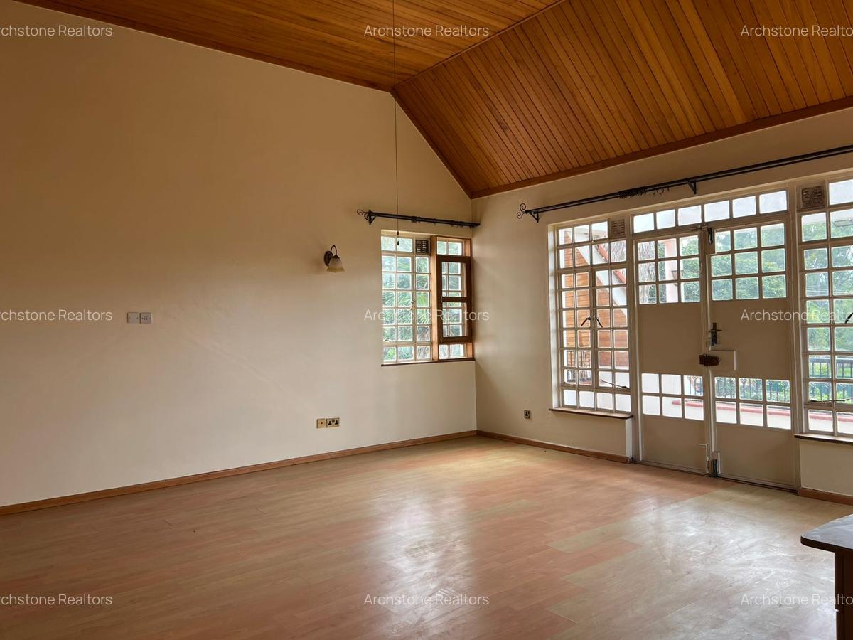 6 Bed House with En Suite in Runda - 3