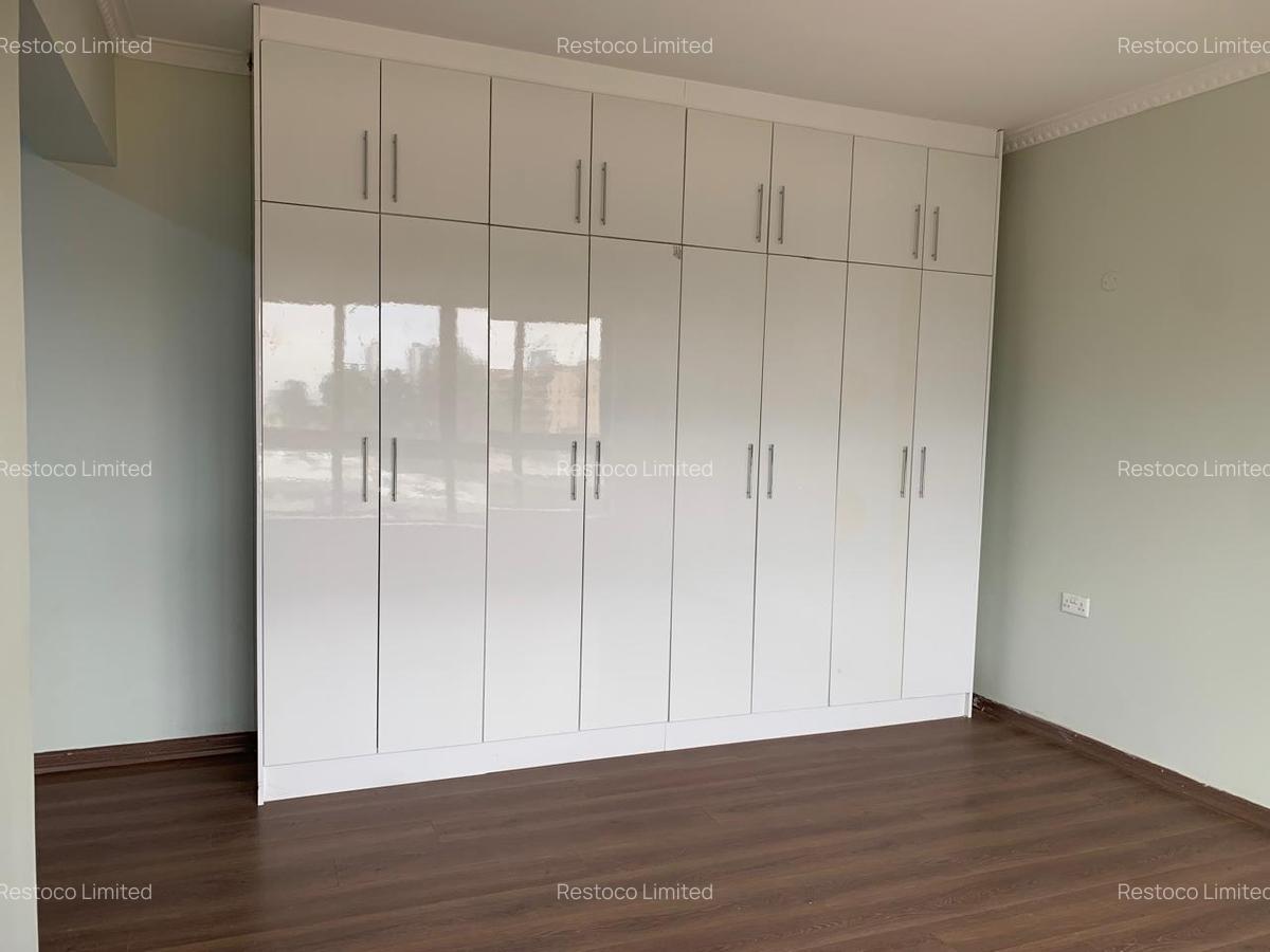 3 Bed Apartment with En Suite at Rose Avenue - 8