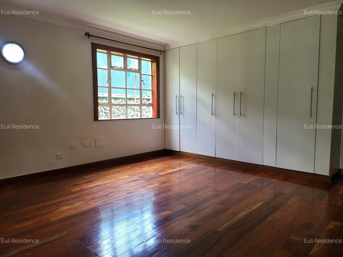 4 Bed House with En Suite at Mimosa Close - 9