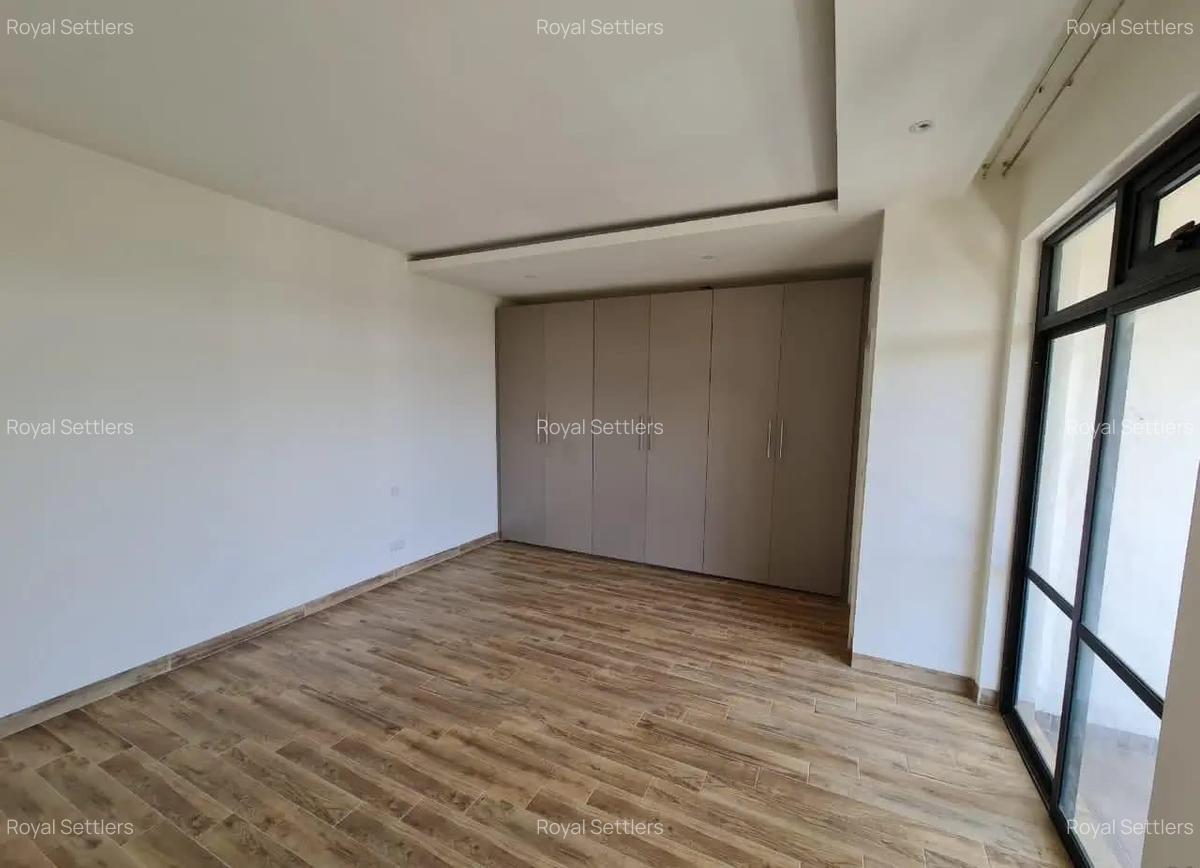 4 Bed Apartment with En Suite at Riverside Drive - 12