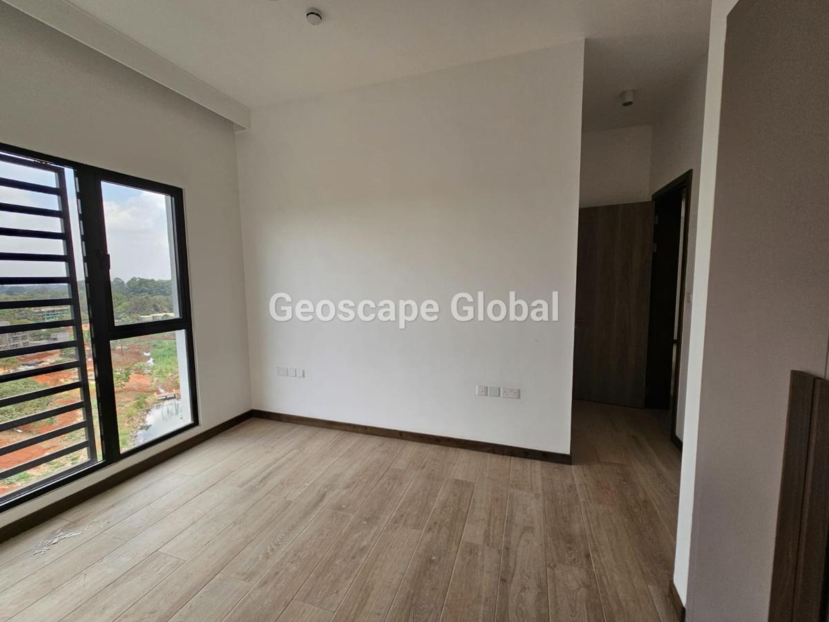 3 Bed Apartment with En Suite in Rosslyn - 3
