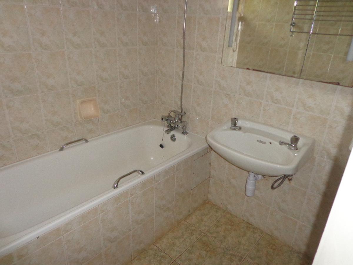 4 Bed House with En Suite in Loresho - 10