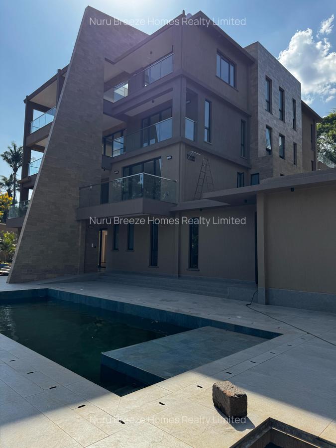 6 Bed House with En Suite in Nyari - 20