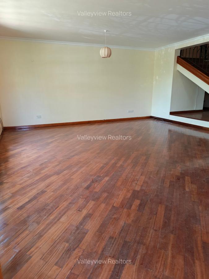 4 Bed Townhouse with En Suite at Lavington - 2