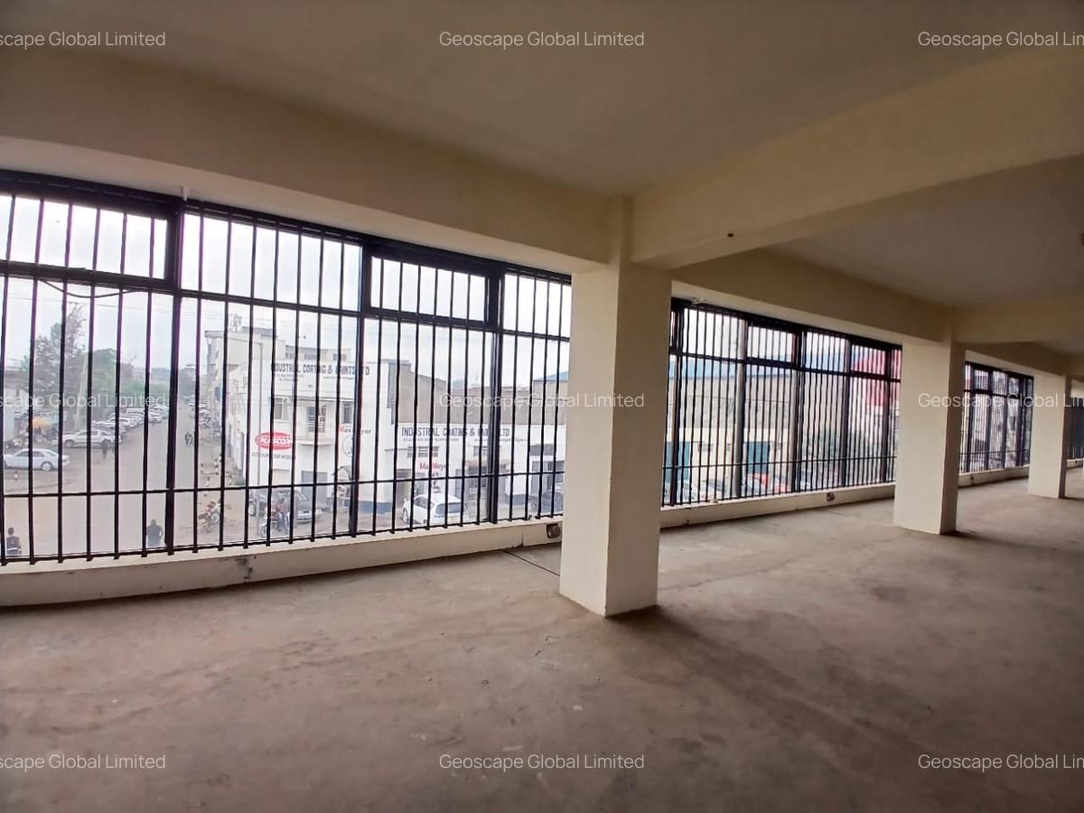 8,400 ft² Warehouse with Parking in Industrial Area - 3