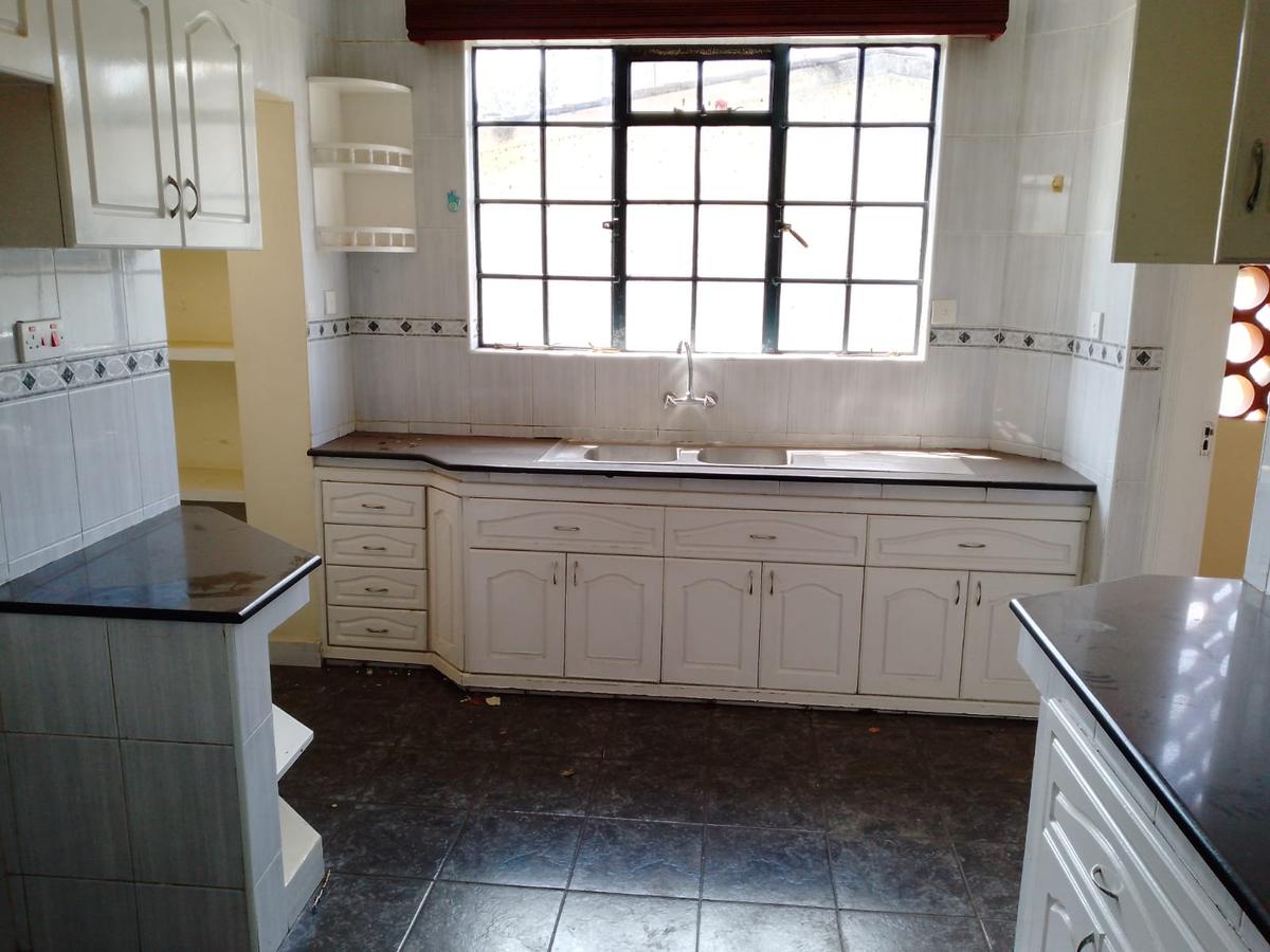 3 Bed Apartment with En Suite in Kilimani - 4