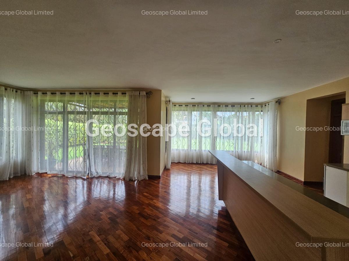 4 Bed House with En Suite in Ridgeways - 3
