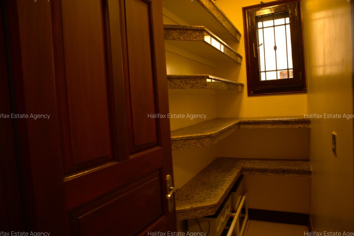 3 Bed Townhouse with En Suite in Hill View - 7