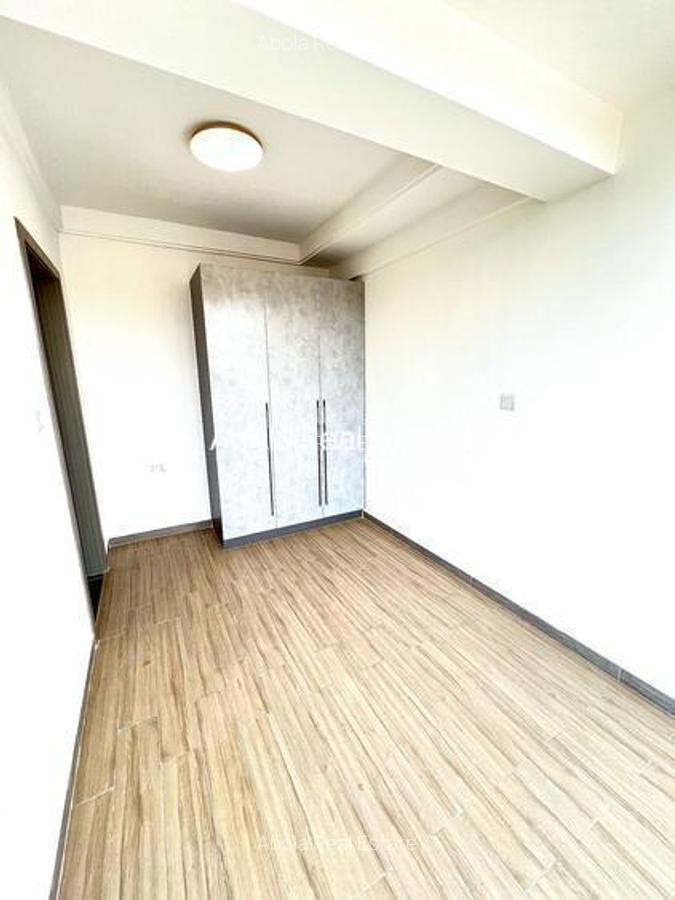 1 Bed Apartment with Gym in Riverside - 11