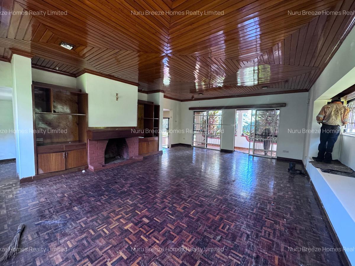 4 Bed House with En Suite in Nyari - 2