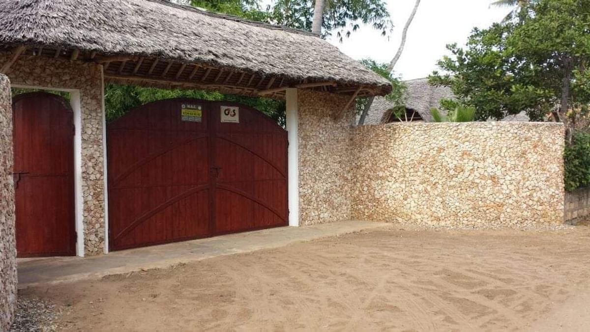 3 Bed Villa with En Suite at Watamu - 7