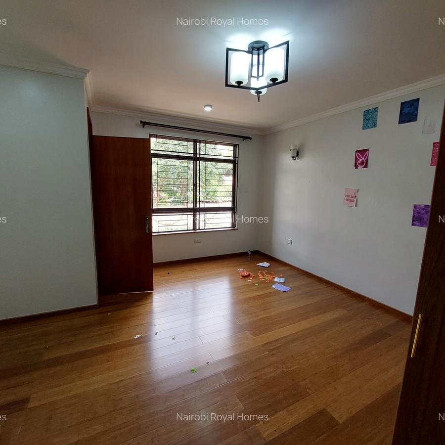 5 Bed Townhouse with En Suite at Off Convent Drive - 12
