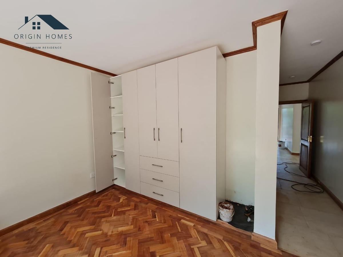 4 Bed House with En Suite at Lavington - 14
