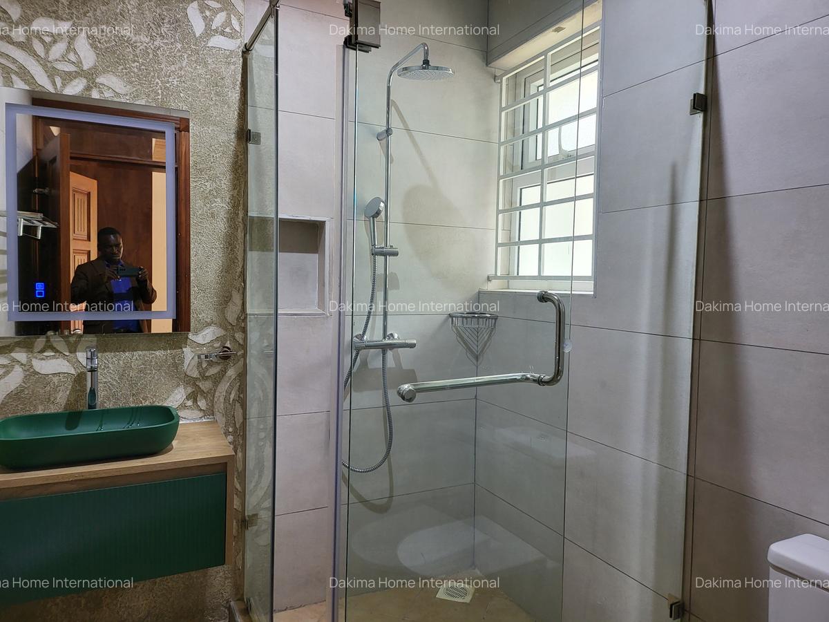 5 Bed Townhouse with En Suite in Rosslyn - 9