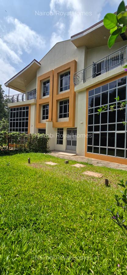 5 Bed Townhouse with En Suite at Off Convent Drive - 3