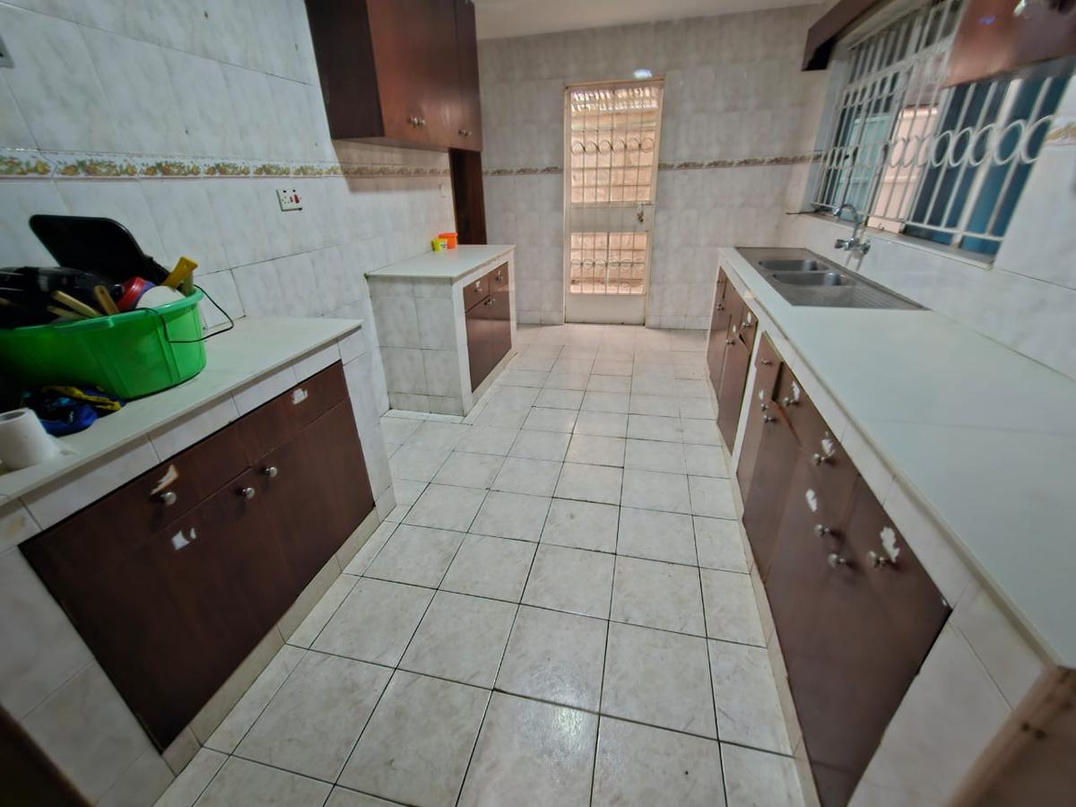 4 Bed Townhouse with En Suite in Lavington - 11