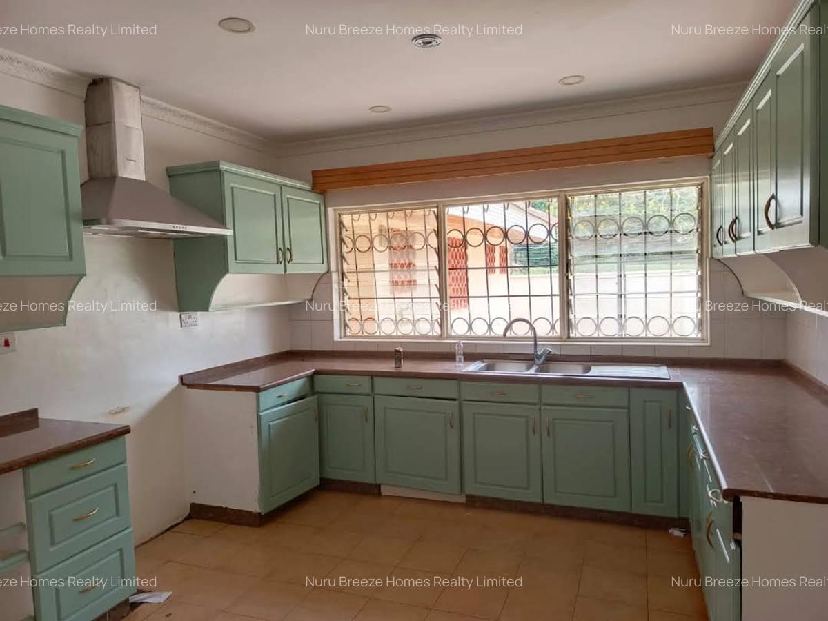 4 Bed House with En Suite in Runda - 3