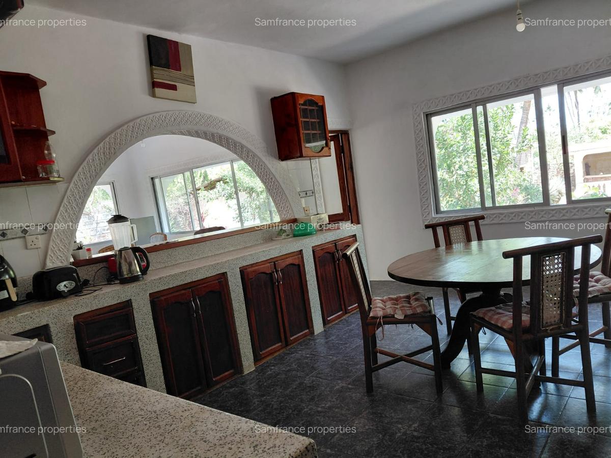 7 Bed Villa with En Suite at Turtle Bay - 4