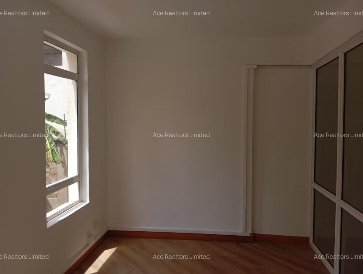 4,000 ft² Office with Service Charge Included at Riverside Drive - 9