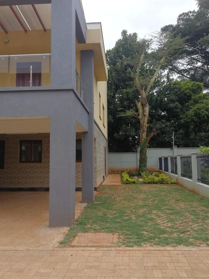 5 Bed Villa with En Suite at Lavington - 16