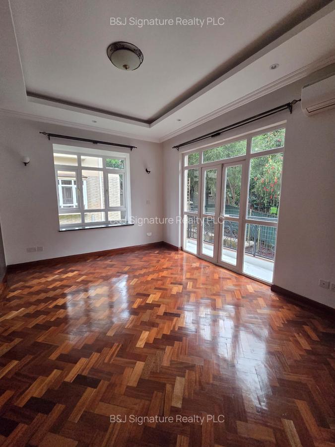 5 Bed Townhouse with En Suite in Lavington - 4